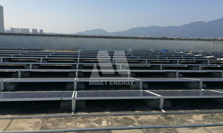 estantes solares no telhado lastrado com telhado plano na china