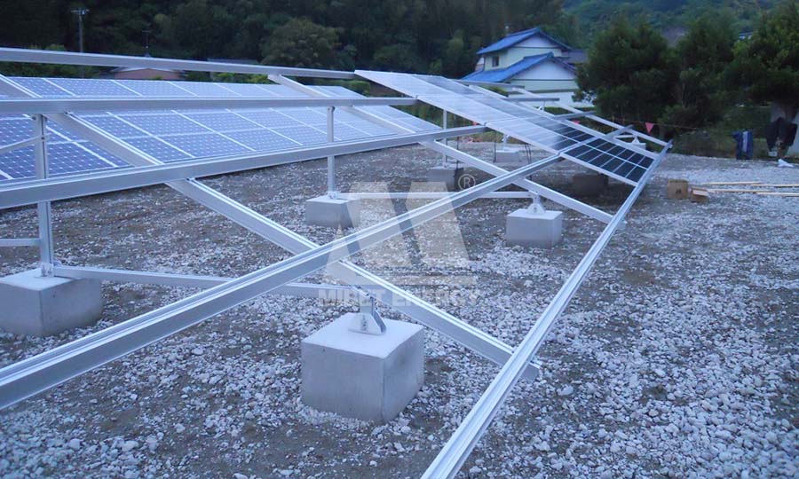 sistema de montagem solar no solo no japão