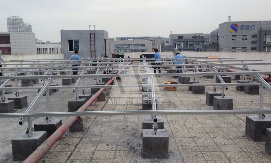 montagem de telhado de painel solar na china